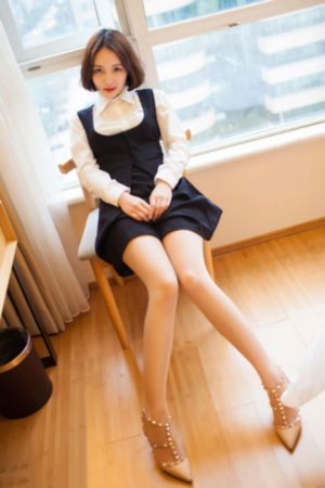 《年轻女教师3》在线观看