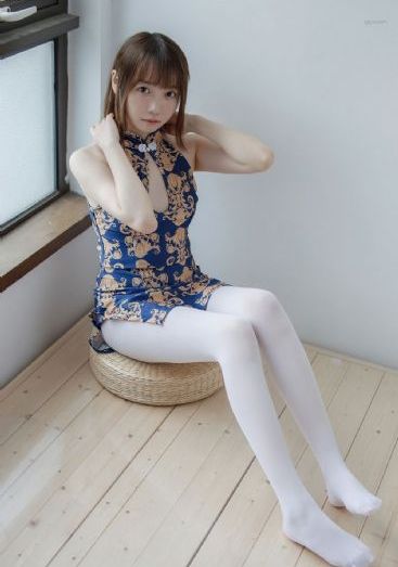 妲己把裤子脱了打开腿让人