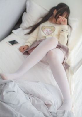 老师含着我的奶边摸边做的视频