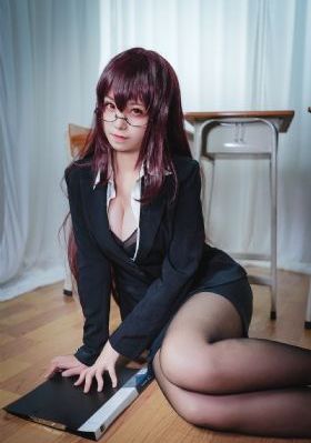 撅着屁股被客人sp光屁股罚站